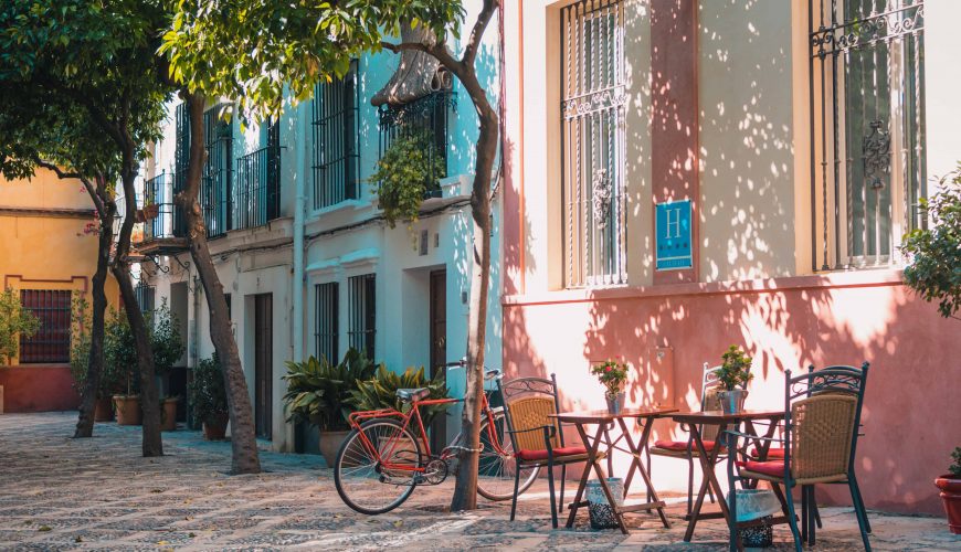 Španělsko od poloviny května otevírá hotely a restaurace.