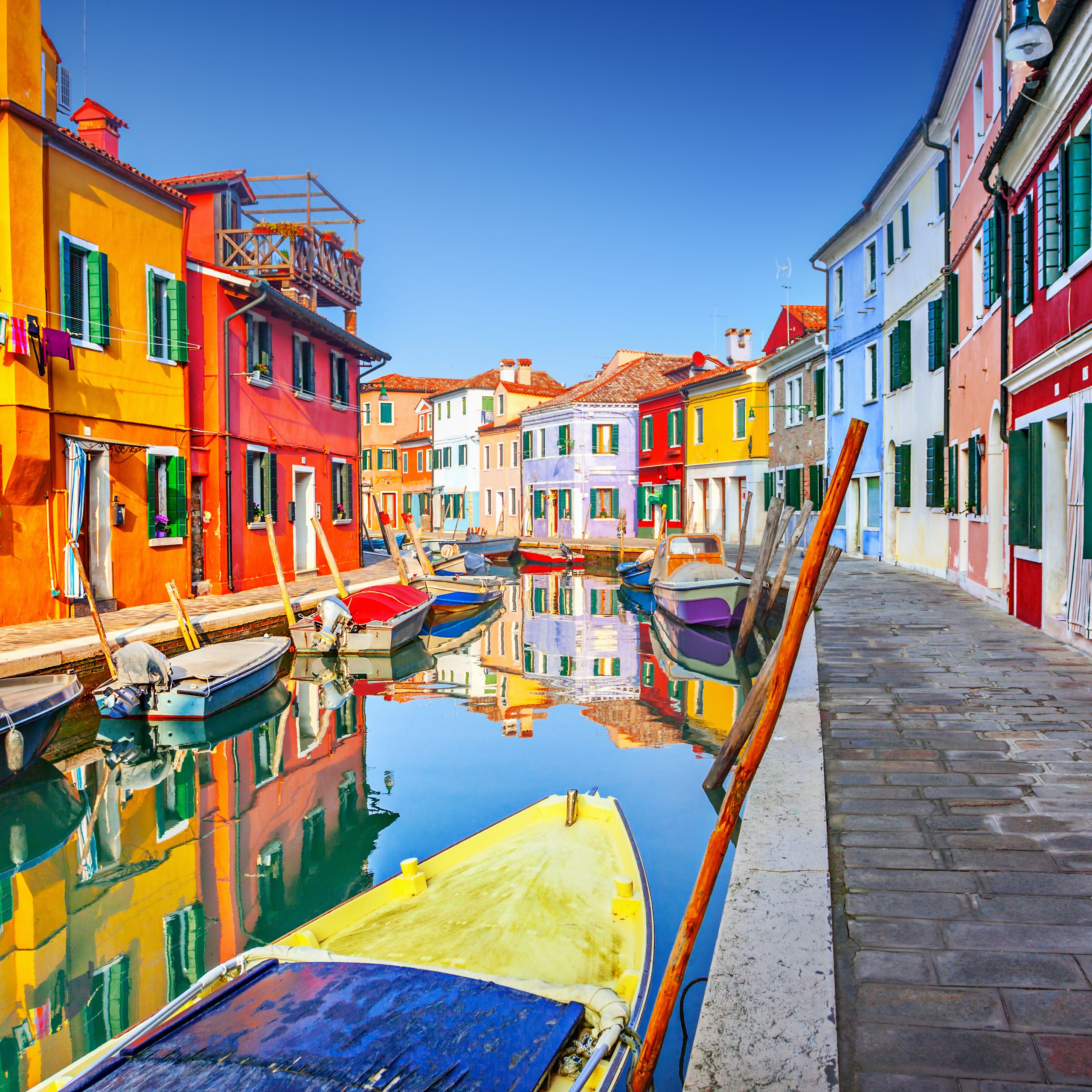 Burano:  ostrov barevných domků v Benátské laguně