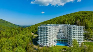 Pětihvězdičková dovolená v hotelu Crystal Mountain – jen 20 minut z Česka