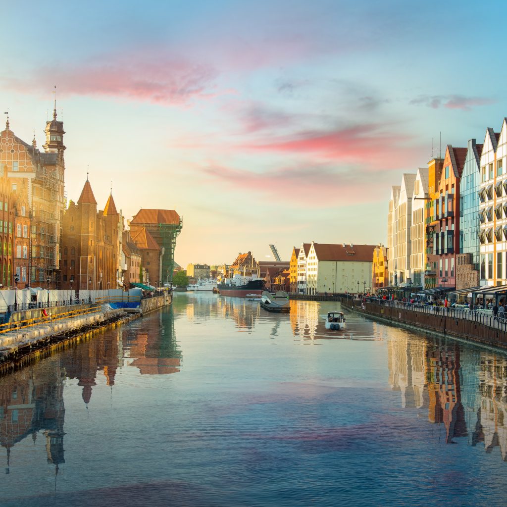 Plánujete letní dovolenou ve městě? Riga, Gdaňsk a Podgorica patří mezi nejlevnější evropské destinace roku 2025.