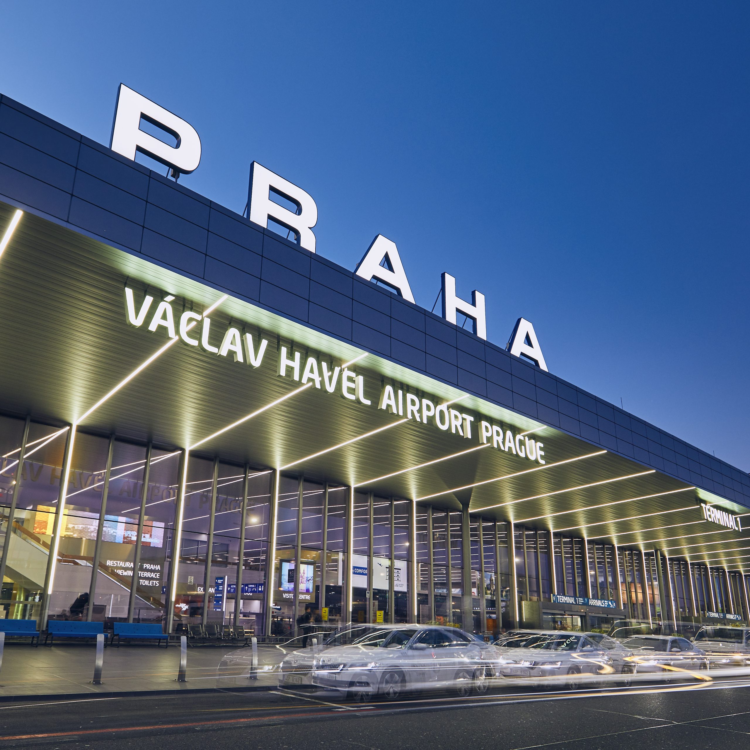 Praha mění pravidla hry: Nové scannery na Letišti Václava Havla přináší pohodlí a víc vody!
