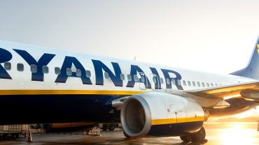 Ryanair ruší papírové letenky: Od listopadu poletíte jen s mobilem v ruce