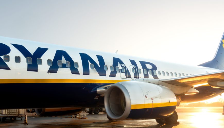 Ryanair ruší papírové letenky: Od listopadu poletíte jen s mobilem v ruce