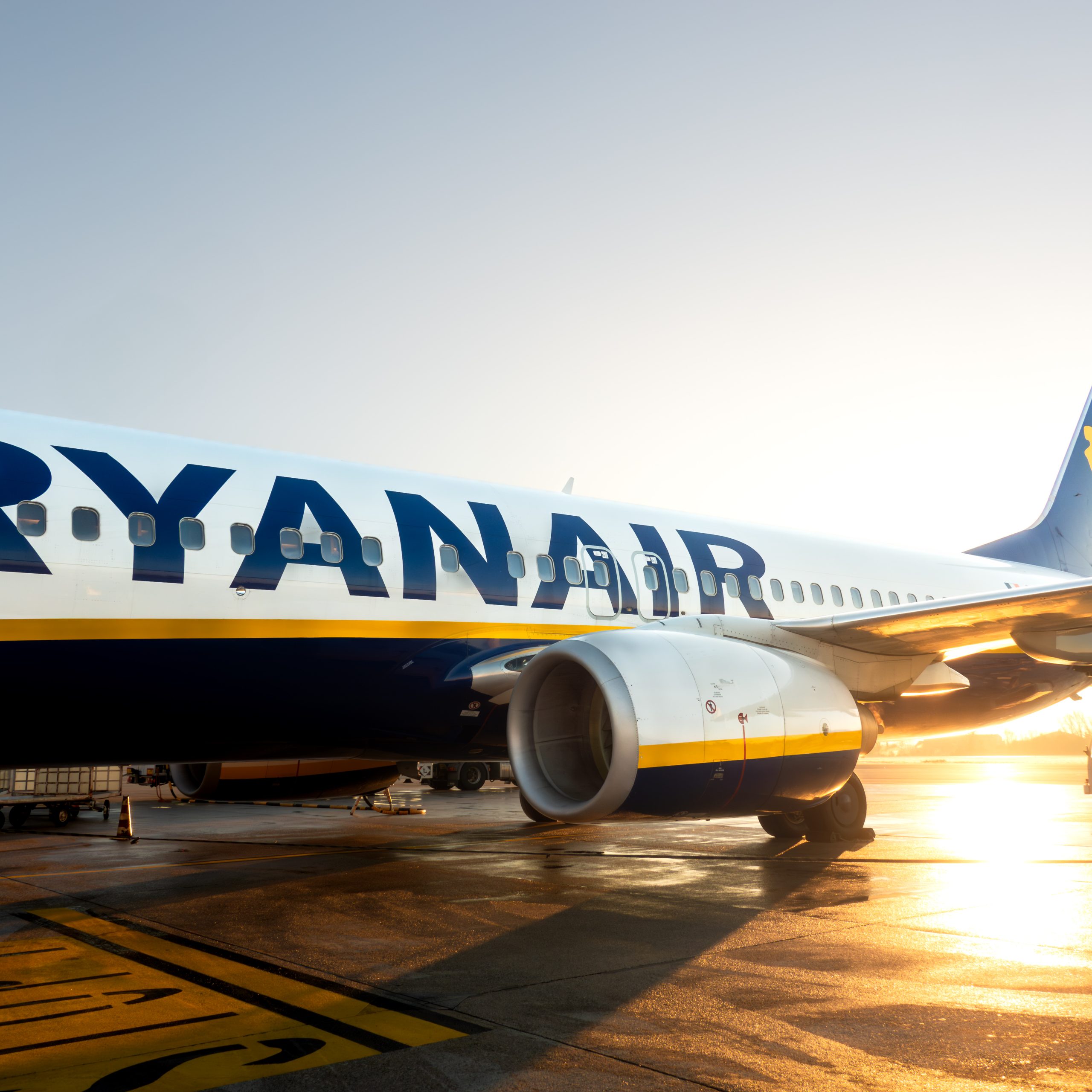 Ryanair ruší papírové letenky: Od listopadu poletíte jen s mobilem v ruce